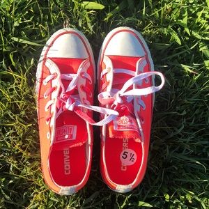 NEON PINK CONVERSE SIZE 5 1/2